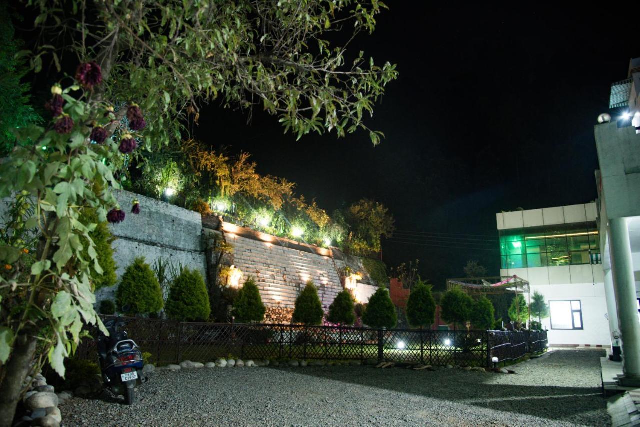 Sumeru Resort Pithorāgarh Buitenkant foto
